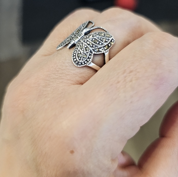 Sterling silver ring with marcasite stones. - Picture 4 of 5